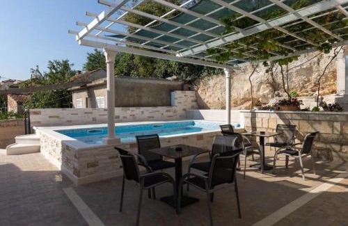 Montovjerna Casa | Kusalo Guesthouse