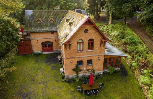 Hundsdorf Apartamento | Kutscherhaus am Weiher: ideal para familias, con buenas conexiones de transporte