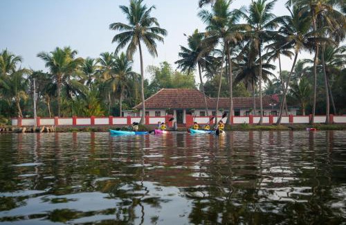 Alappuzha Casa | Kuttanad Kayak Club by Lexstays