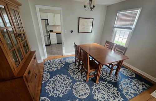 Kutzky Park Casa | Kutzky Cottage / 3 BR, 4 Blocks to Mayo, Family & Pet Friendly, Fenced Yard