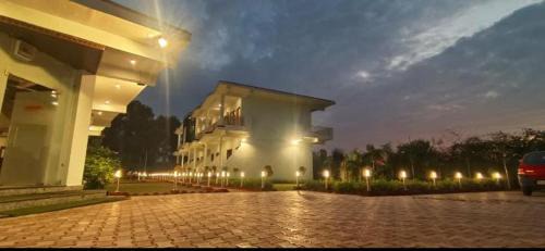Bail Parao Complejo | Kuyal Corbett Resort