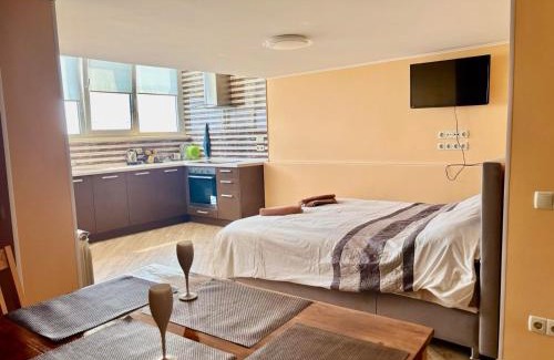 Dniprovs'kyi District Apartamento | Kvartira vozle metro Darnitca