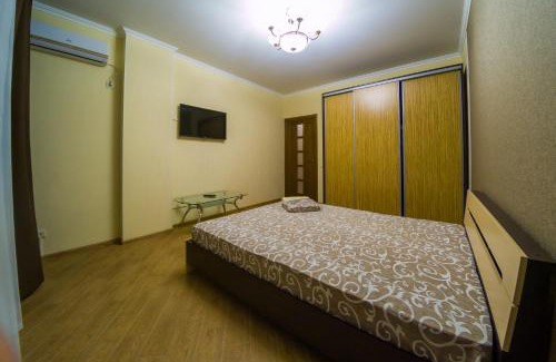 Obolon' Apartamento | Kvartirkoff na Bogatirskaya 6a, 2 floor