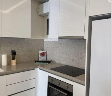 Kypseli Apartamento | Kypseli Contemporary Comfort for 6