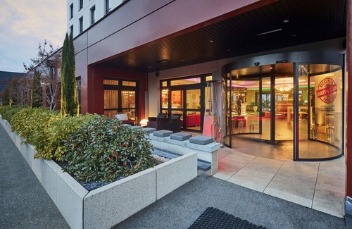 Porte Des Alpes - Mi Plaine - Manissieux Hotel | Kyriad Prestige Lyon Est - Saint Priest Eurexpo Hotel and Spa