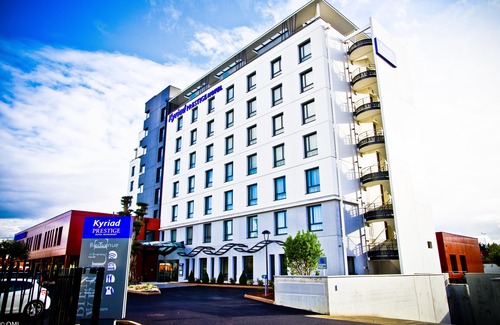 Porte Des Alpes - Mi Plaine - Manissieux Hotel | Kyriad Prestige Lyon Est - Saint Priest Eurexpo Hotel and Spa