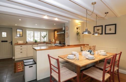 Ilmington Cabaña | KYTE COTTAGE, pet friendly, with open fire in Ilmington