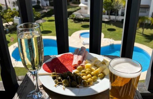 San Luis de Sabinillas Apartamento | Lägenhet högst upp, med pool och utsikt över havet