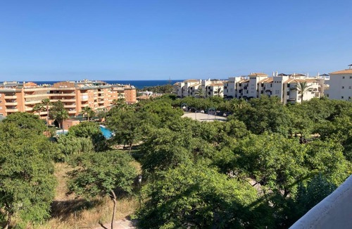 San Luis de Sabinillas Apartamento | Lägenhet högst upp, med pool och utsikt över havet