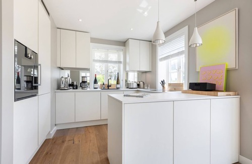 Sylt Casa | Löwenherz - Reetdach-hausteil mit ca. 159 m² im Erd-/ober-/dach und Untergeschoss