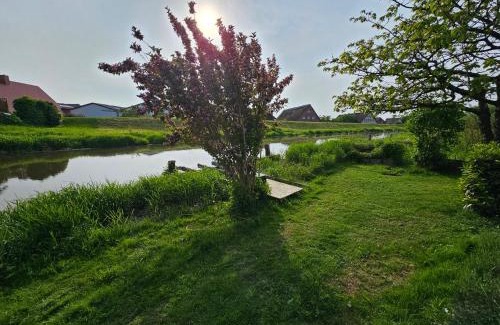 Mittelnkirchen Apartamento | Lühe Loft - direkt am Wasser im Alten Land