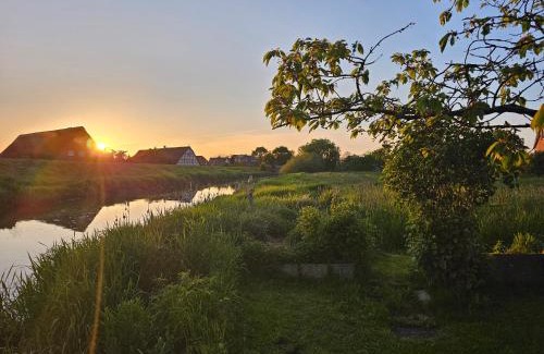 Mittelnkirchen Apartamento | Lühe Loft - direkt am Wasser im Alten Land