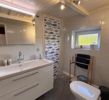 Norden Casa | Lüttje Koje - Ferienhaus direkt am Deich und dem Meer dahinter
