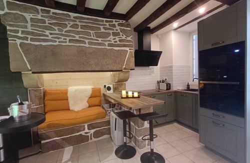 Guemene-sur-Scorff Casa | L'étreinte, Loveroom Avec spa et Sauna Privatifs au Centre de Guémené-sur-scorff