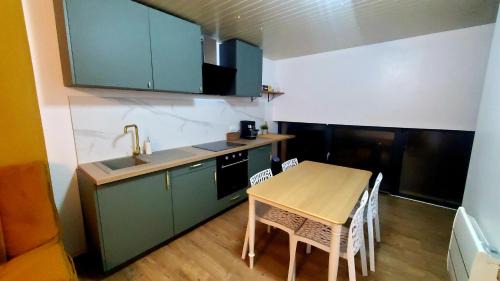 Montigny-sur-Vence Apartamento | L&A Home and Spa, baignoire jacuzzi