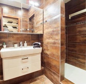 Mulhouse Apartamento | L'Alsacien Plaisir- Balnéo-Wifi-Netflix