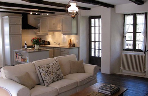 Entraygues-sur-Truyere Casa | La vieja escuela: encantadora casa de campo en el corazón del valle del Lot.