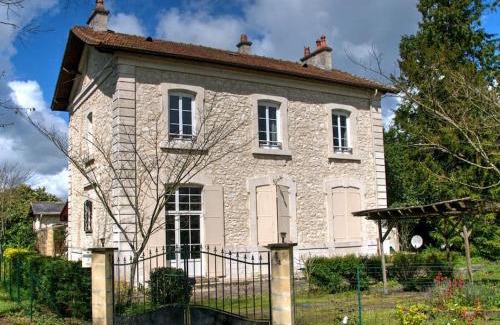 Issigeac Casa | L'ancienne gare d'Issigeac,piscine,grand terrain,4 personnes
