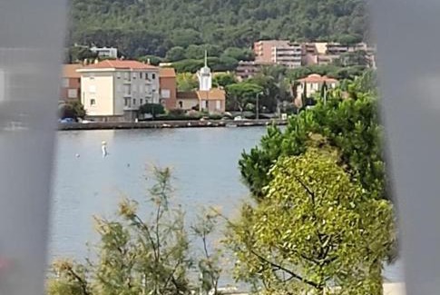 Les Sablettes Apartamento | L'antre de MER "Les pieds dans l'eau" - Vue mer - CLIM - Embarcadère - Plage de sable et restaurants à pied - Arrivée autonome dès 17H - Codes sur messagerie -