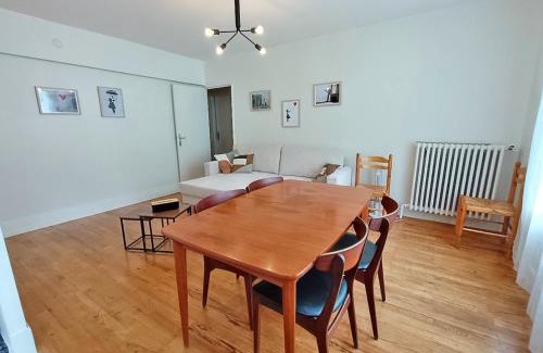 Bagneres-de-Luchon Apartamento | L'appart du Maupas, T3, wifi, parking