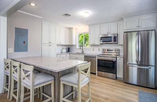 Breezeswept Beach Estates Casa | L' archipel | Canalfront 2 bedroom retreat on Ramrod Key with brand new dock!