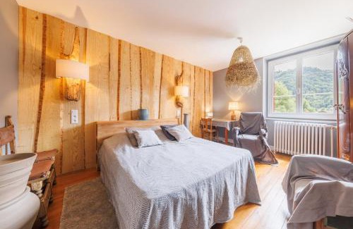 La Bourboule Casa | L'Arverne du Rocher - Maison vue montagne