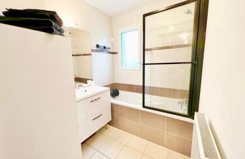 Lanester Apartamento | L'atelier Chic - Wifi fibre - Parking privée - Balcon - NETFLIX