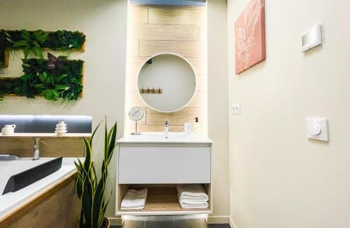 Troyes Apartamento | L'atelier vert - Suite Luxe, SPA, Proche Hypercentre - Classé 4 étoiles