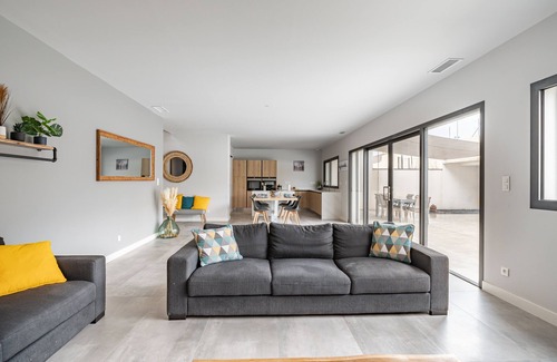 Laroque-des-Alberes Casa | L'Attrape Rêves - Cuatro Habitaciones Casa, Capacidad 10
