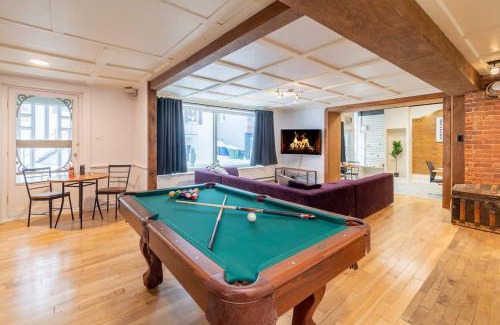 Ste Anne de Beaupre Casa | L'Auberge Saint-Anne 5BR with Billard & Hot Tub