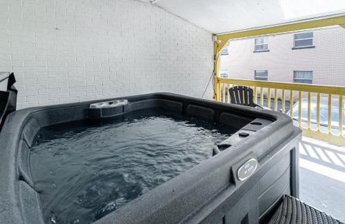 Ste Anne de Beaupre Casa | L'Auberge Saint-Anne 5BR with Billard & Hot Tub