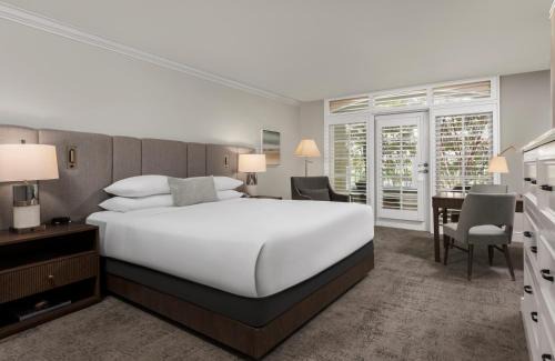 Del Mar Complejo | L'Auberge Del Mar Resort and Spa