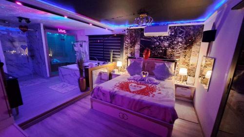 Carpentras Casa | L'Aurore Love Room de prestige jacuzzi sauna piscine chauffée cuisine