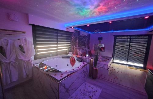 Carpentras Casa | L'Aurore Love Room de prestige jacuzzi sauna piscine chauffée cuisine