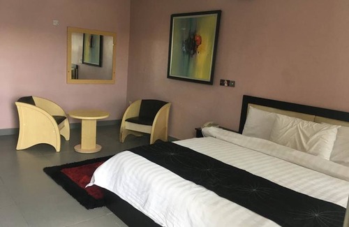 Ajah Hotel | L'avalon Hotel and Suites