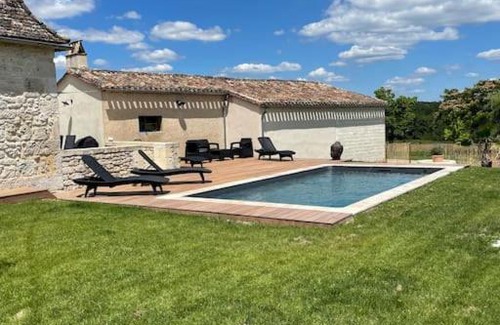 Saint-Meard-de-Gurcon Casa | L Ecrin de Bricabeau Longère en pierres avec piscine privative