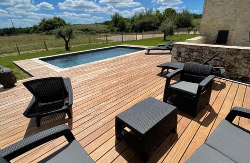 Saint-Meard-de-Gurcon Casa | L Ecrin de Bricabeau Longère en pierres avec piscine privative