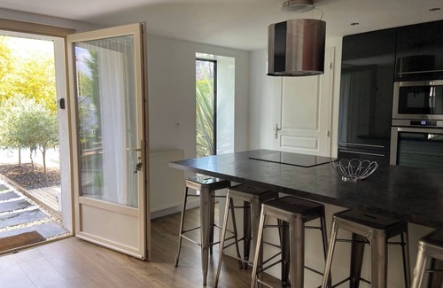 Saint-Jean-des-Mauvrets Cabaña | Anvil, the forger's lodges