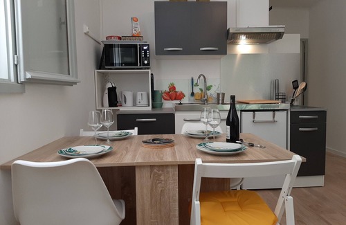 Kennedy Casa | "L'ensoleiado "under the sun of southern france. free parking