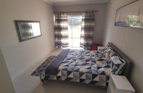 Kingsborough Apartamento | L'Escalier Cabanas, 7 Beach Road, Amanzimtoti