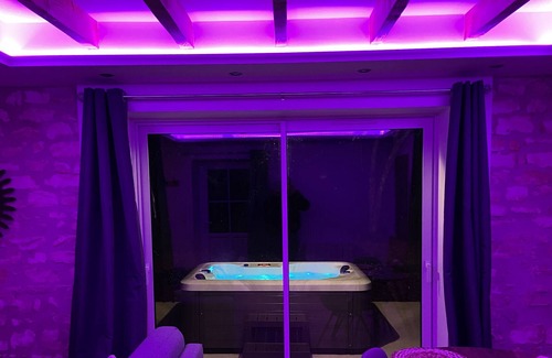 Brives Casa | L'escapade Romantique en Berry - Love Room & SPA