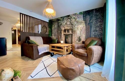 Villeneuve-sur-Yonne Apartamento | L'Expédition - By BEST KEYS - Expérience Unique - Déco Immersive - Lit Queen Size & Canapé Convertible - Centre Ville - Smart TV - Machine à Café Nespresso - Netflix & WiFi ILLIMITÉ - Check-in Autonome - Parking Gratuit