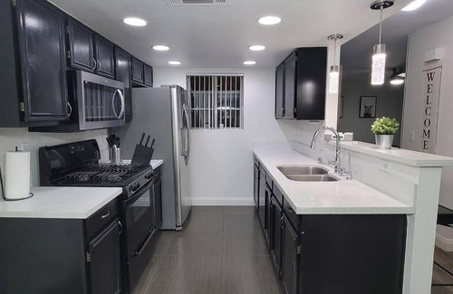 Las Vegas Apartamento | L - Fully remodeled and professionally decorated