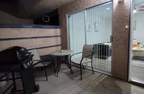 Las Vegas Apartamento | L - Fully remodeled and professionally decorated