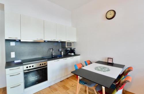 Ottakring Apartamento | L&G's Apartment - Balcony - Close to Car Park