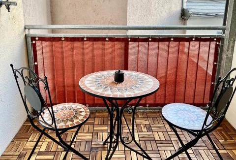 Ottakring Apartamento | L&G's Apartment - Balcony - Close to Car Park