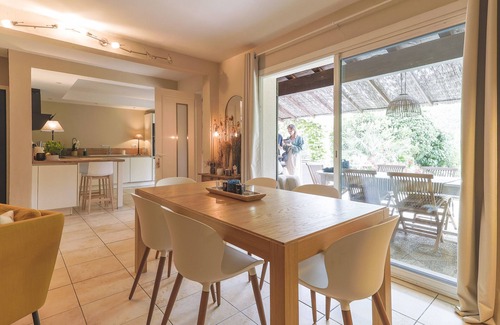 Rochefort-du-Gard Casa | L'Hacienda, a beautiful holiday home with private fenced pool in Languedoc-Roussillon