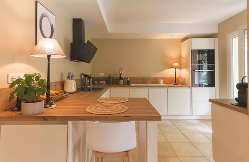 Rochefort-du-Gard Casa | L'Hacienda, a beautiful holiday home with private fenced pool in Languedoc-Roussillon