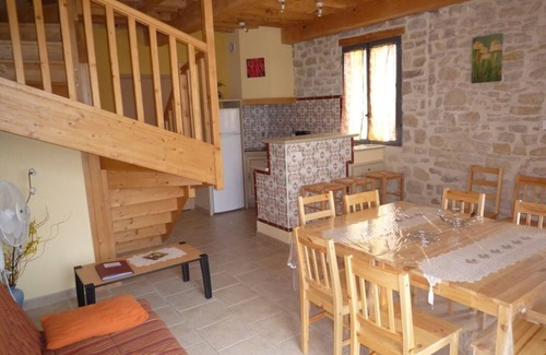 Saint-Privat-des-Vieux Cabaña | L'Hirondelle -Grand Gîte Tout Confort for 2 to 12 people at Gîtes Trespeaux