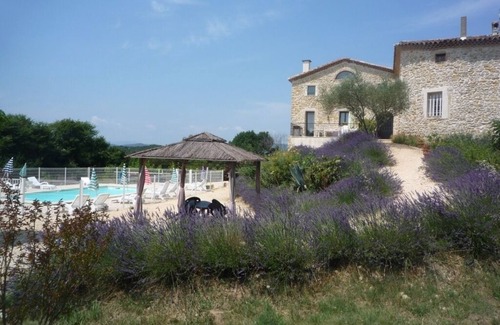 Saint-Privat-des-Vieux Cabaña | L'Hirondelle -Grand Gîte Tout Confort for 2 to 12 people at Gîtes Trespeaux